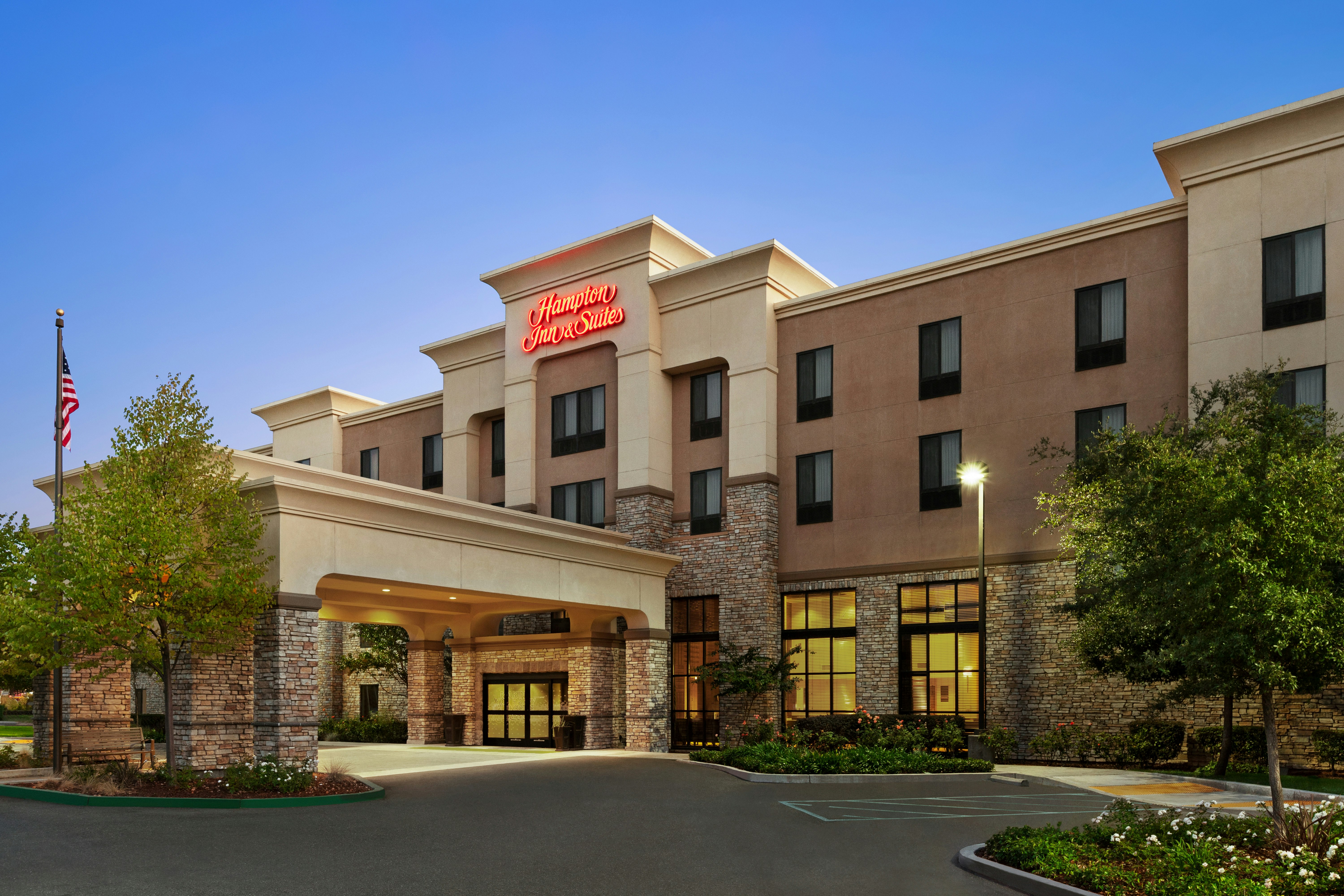 Hampton Inn Suites West Sacramento 2/62