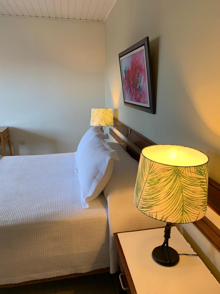 Acosta Hotel 40/55