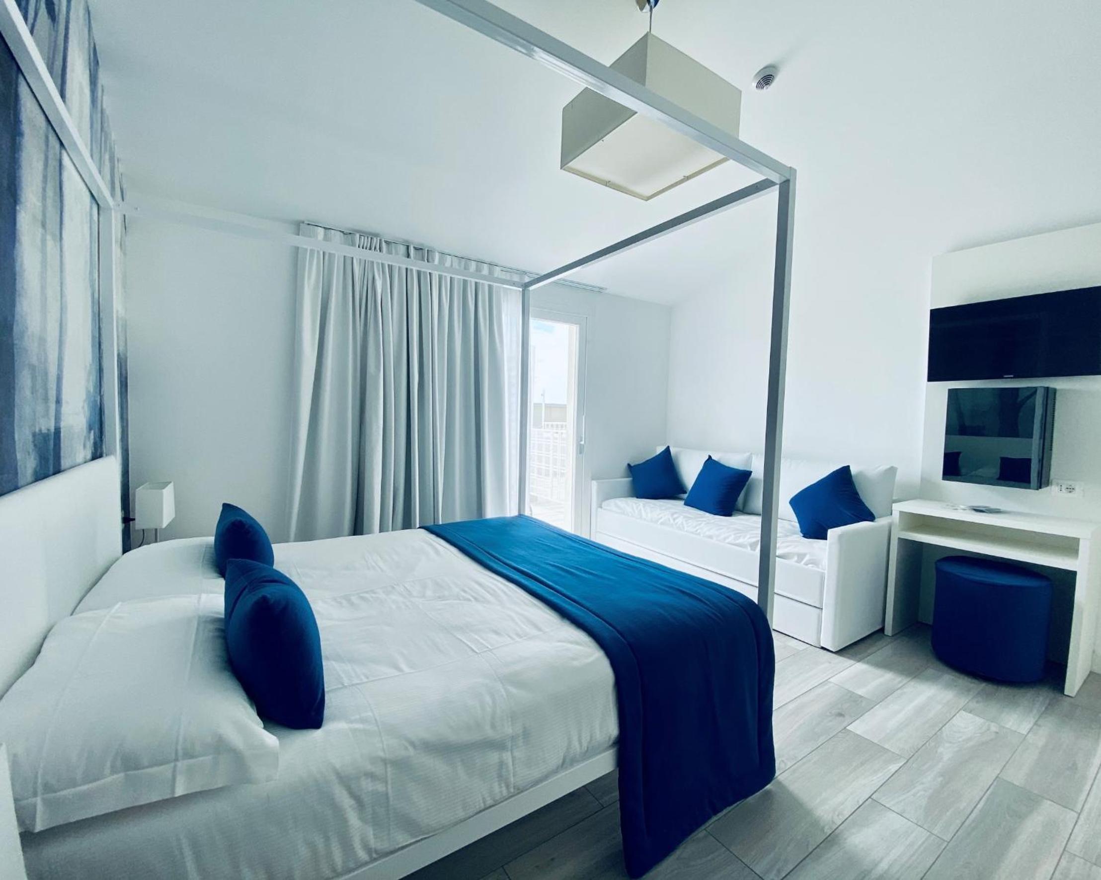 Deluxe, Double or Twin Bed, External Jetted Tub, Terrace