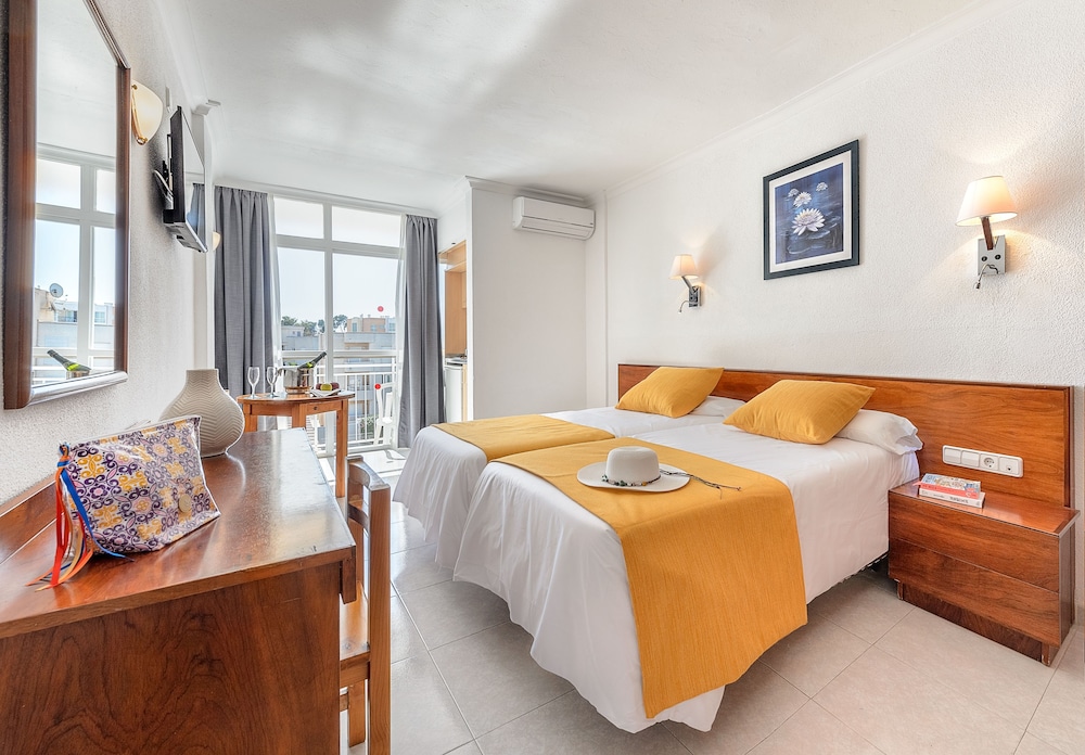 Studio, Twin Beds, Murphy Bed