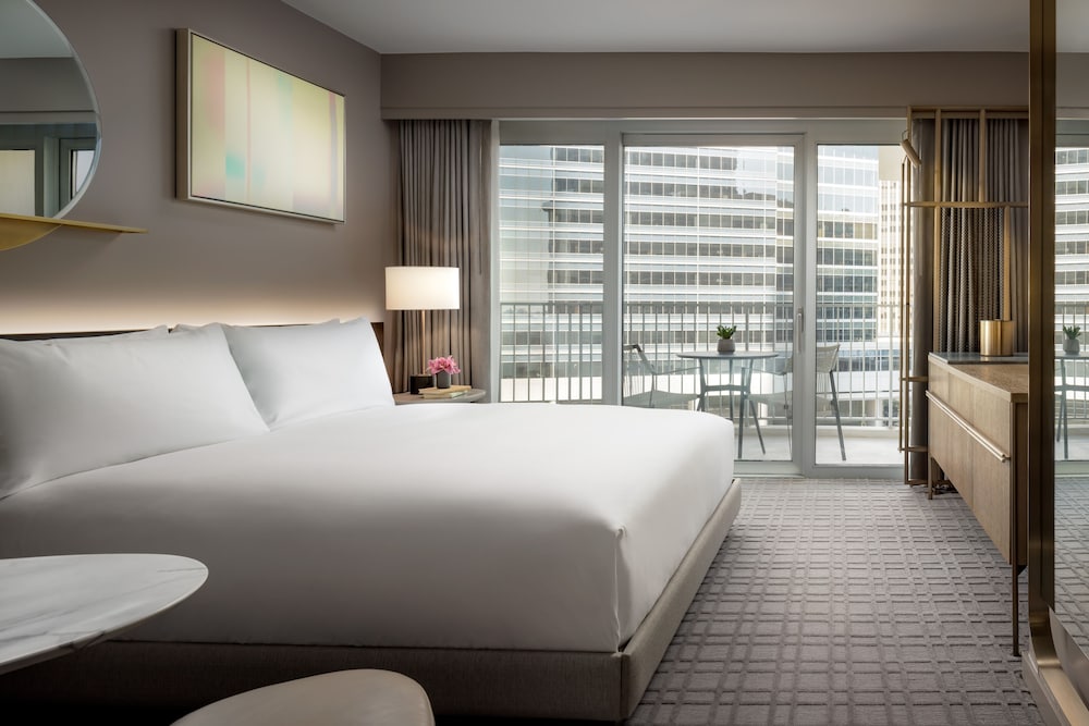 Fairmont Century Plaza Gold Experience 14/73