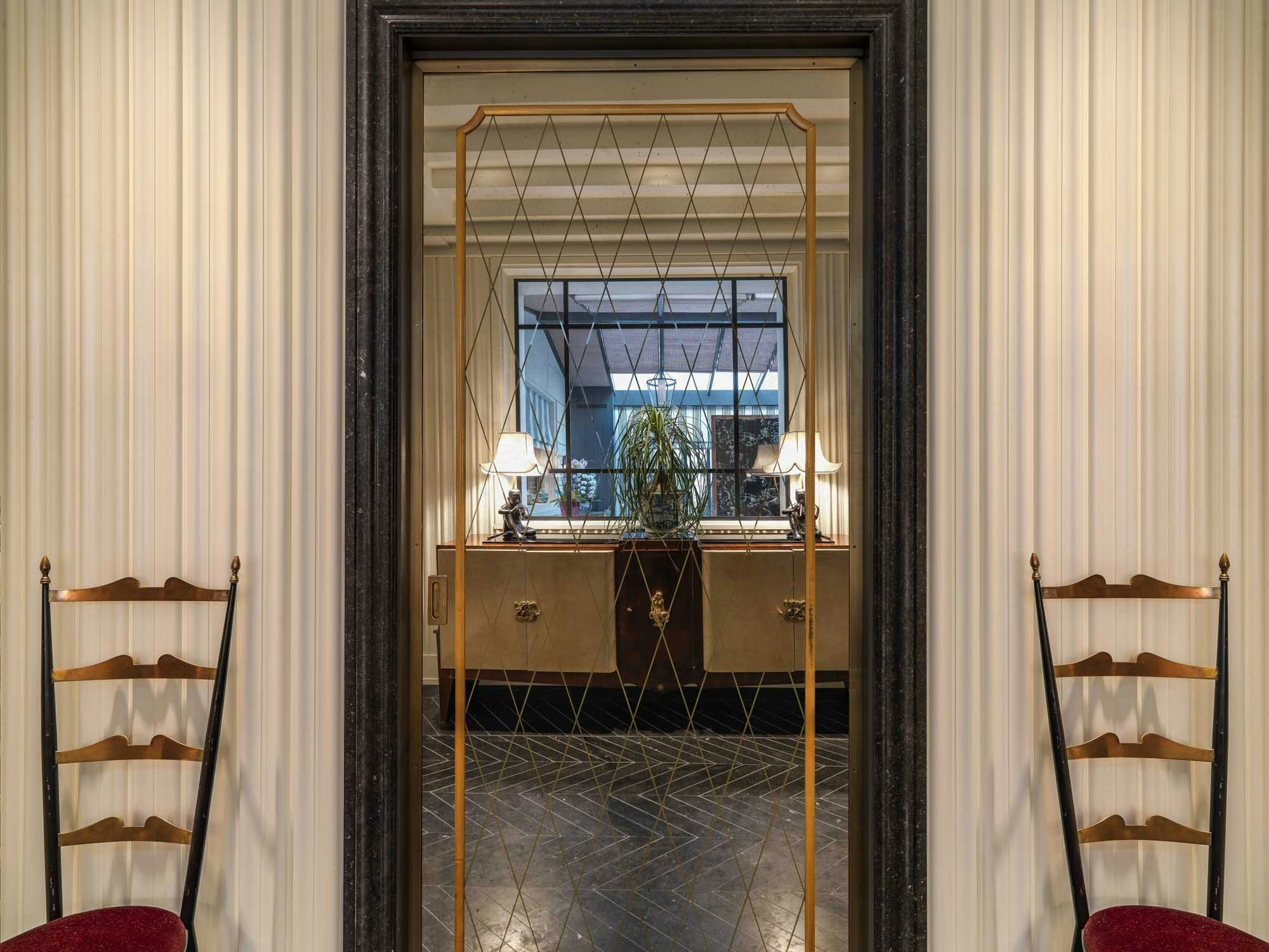 J.K. Place Paris 41/50