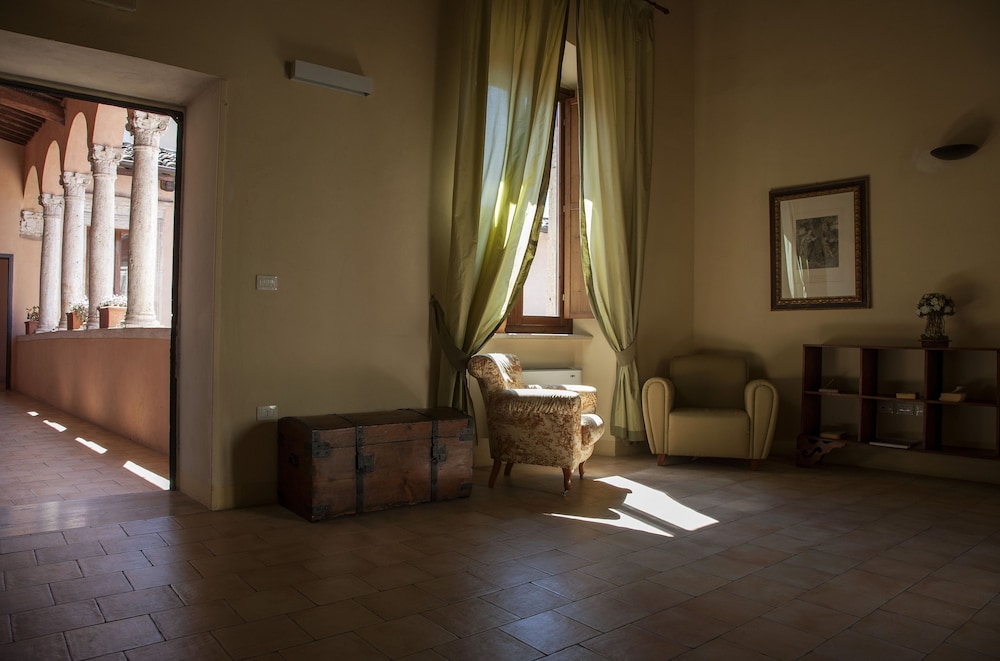 Palazzo Guiderocchi 40/48