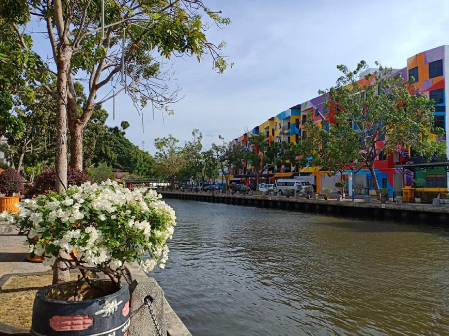 906 Riverside Hotel 42/51