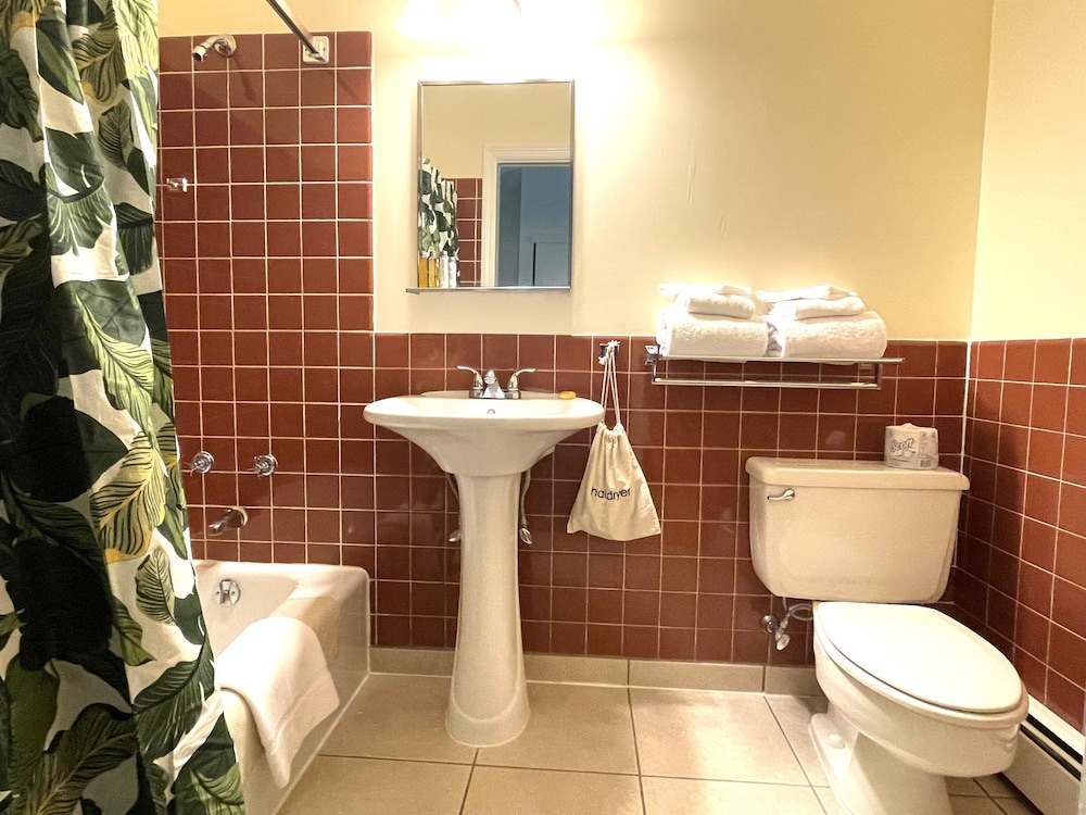 غرفة بسرير كينج، Toll Road Inn 4/6