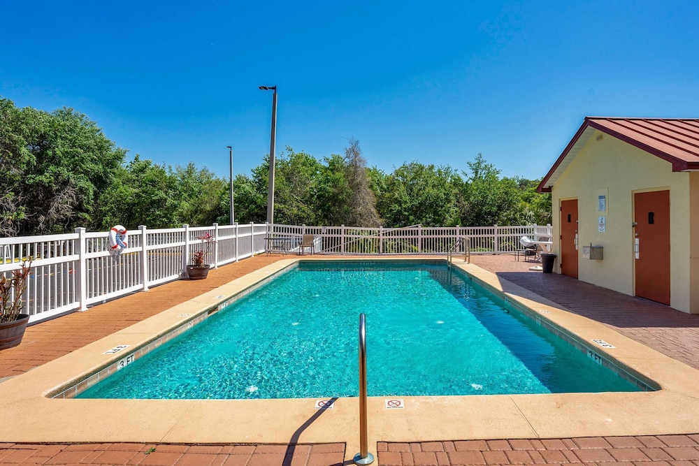 Wingate by Wyndham Leesburg Florida 25/35