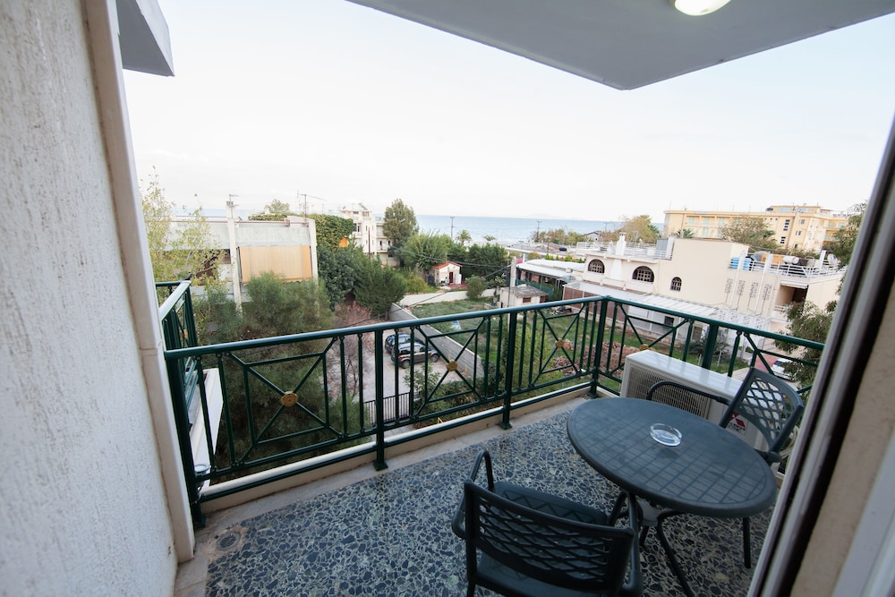 Thomas Beach Hotel 21/25