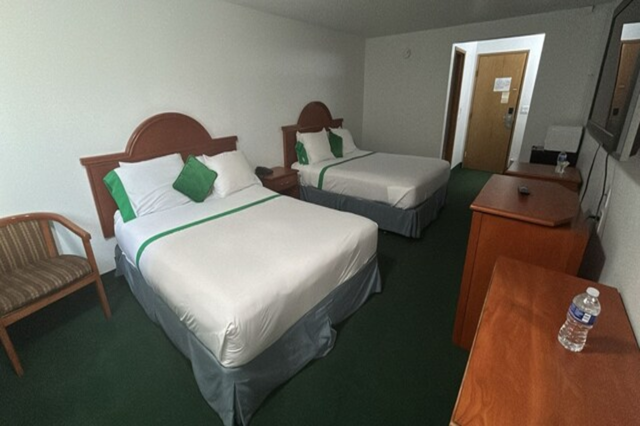 Tacoma Port Inn Fife I-5 7/17