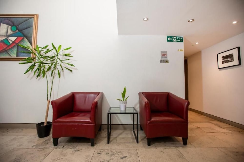 Arch Hotel 28/48