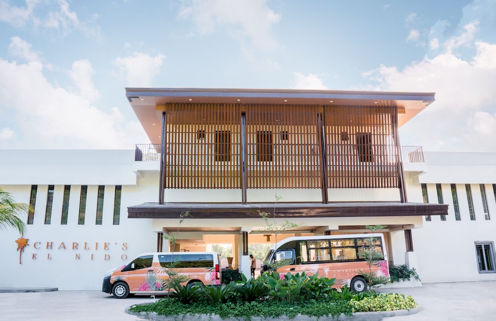 Charlie's El Nido 2/50