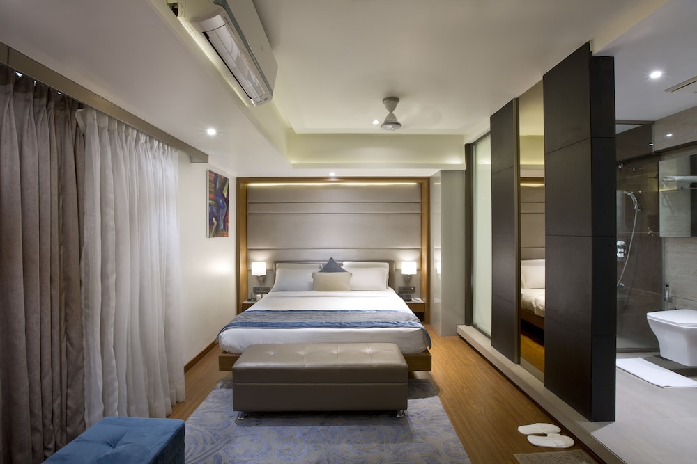 Oyo Premium 091 Vile Parle East 23/50