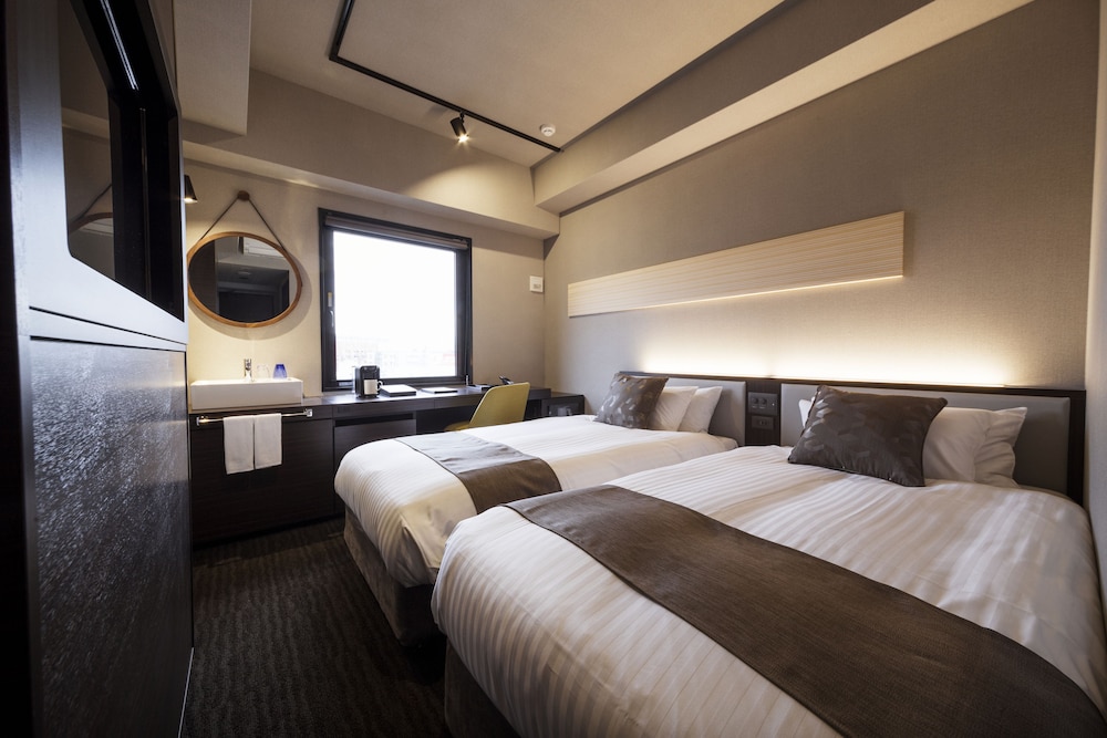 HOLLYWOOD, TWIN BEDS