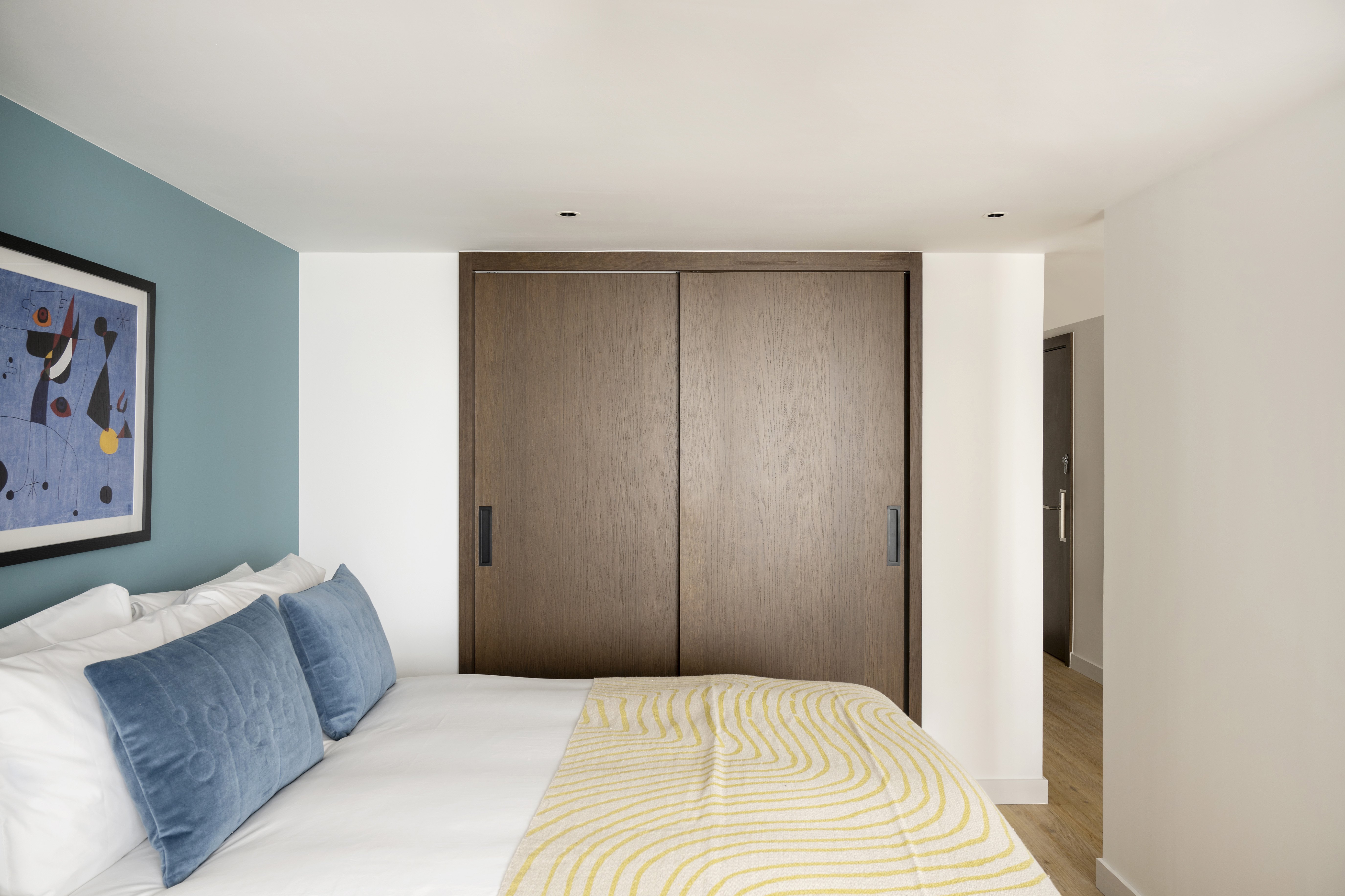 STUDIO, APARTMENT, LARGE