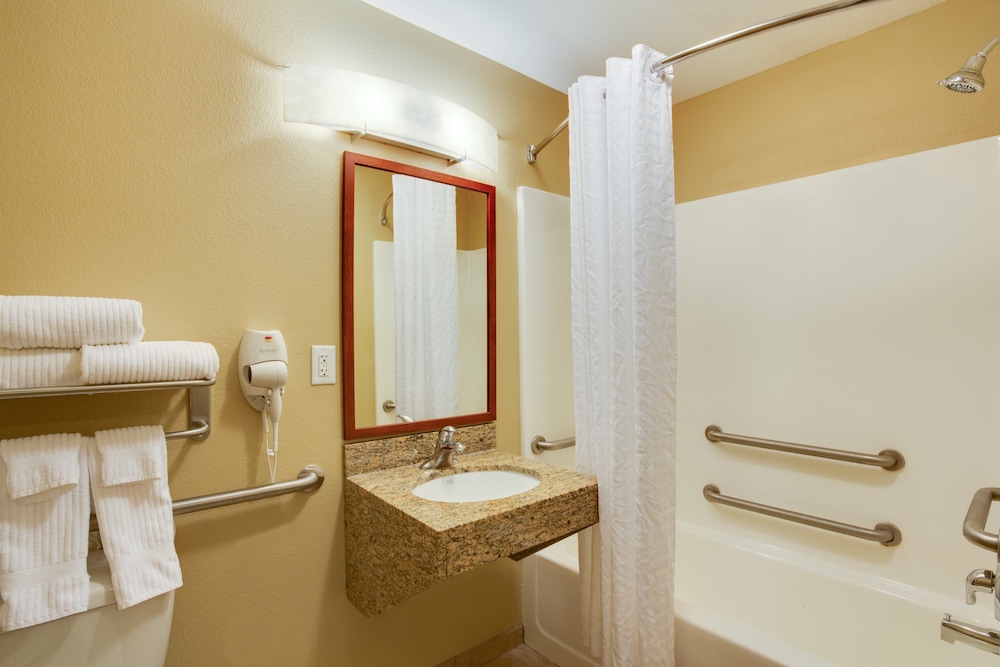 Candlewood Suites Tallahassee 12/44