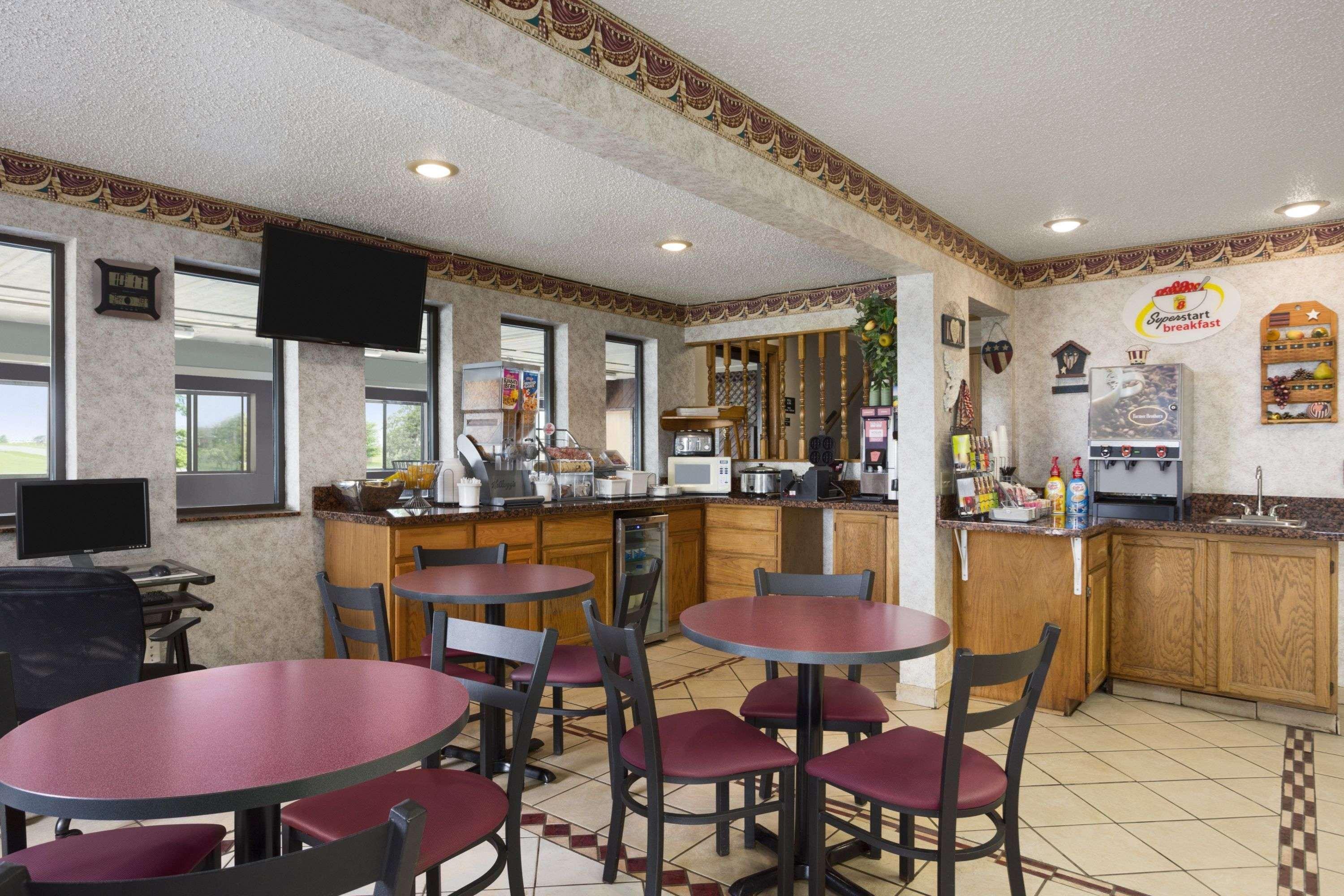 Super 8 By Wyndham Cameron 20/25