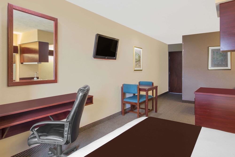 Microtel Inn & Suites by Wyndham Meridian 14/23
