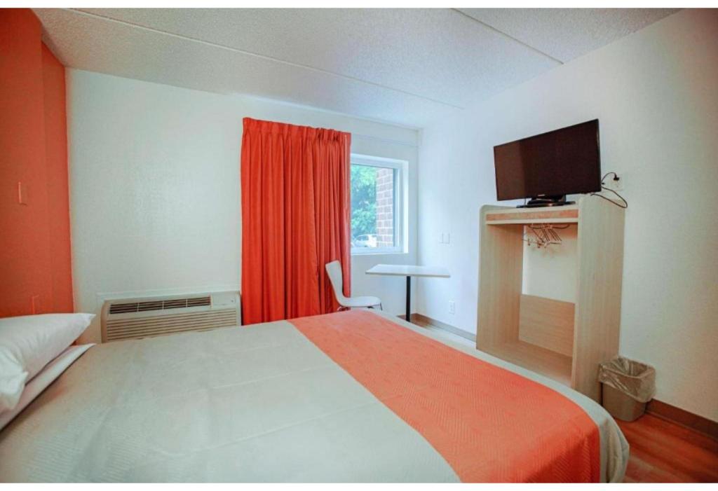 Room, Queen Bed, Accessible