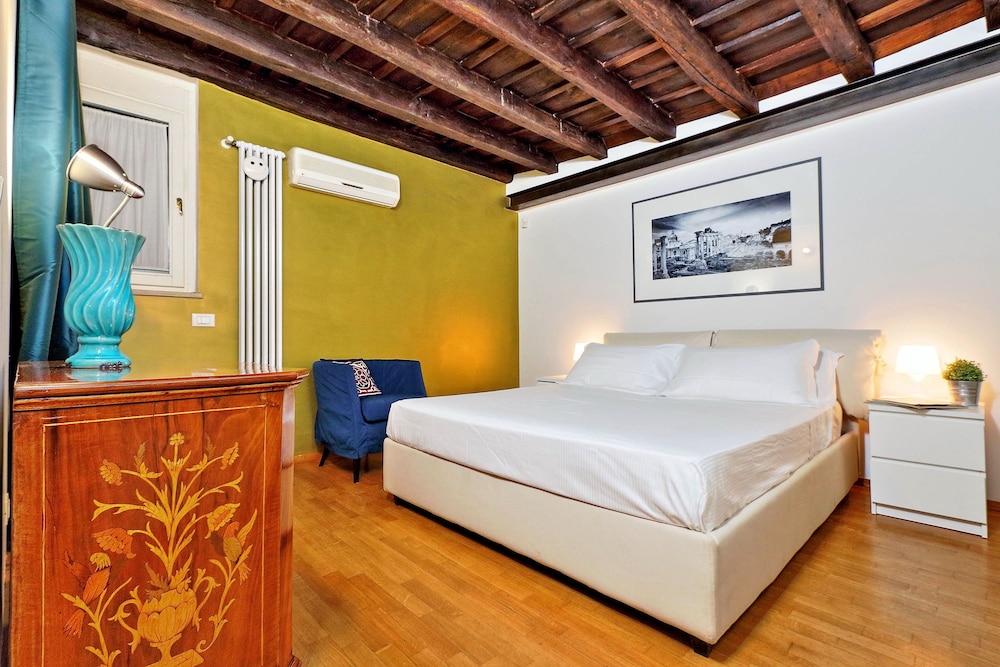 1 Bedroom, Apartment, Queen Bed, City View, Sofa