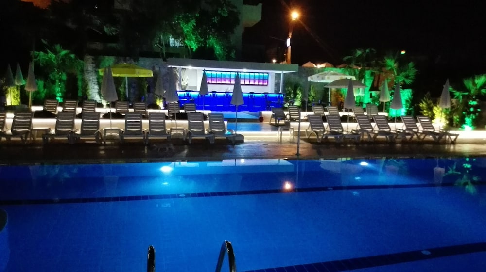 Happy Apart Hotel in KUSADASI