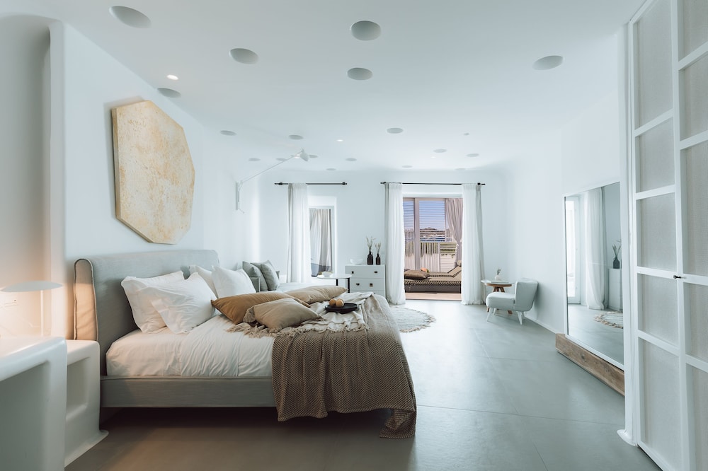 SUITE, KING BED, BEACH FRONT, PRIVATE POOL