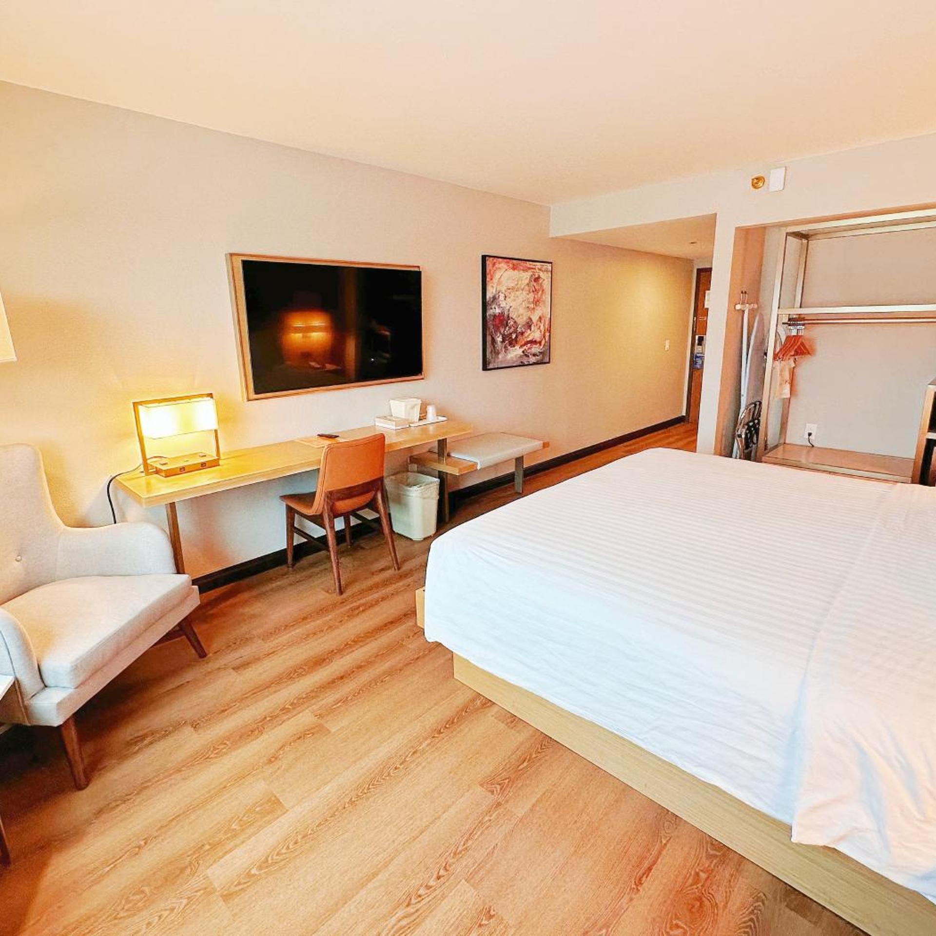 Room, King Bed, Accessible, Lincoln Hotel Monterey Park Los Angeles 4/10