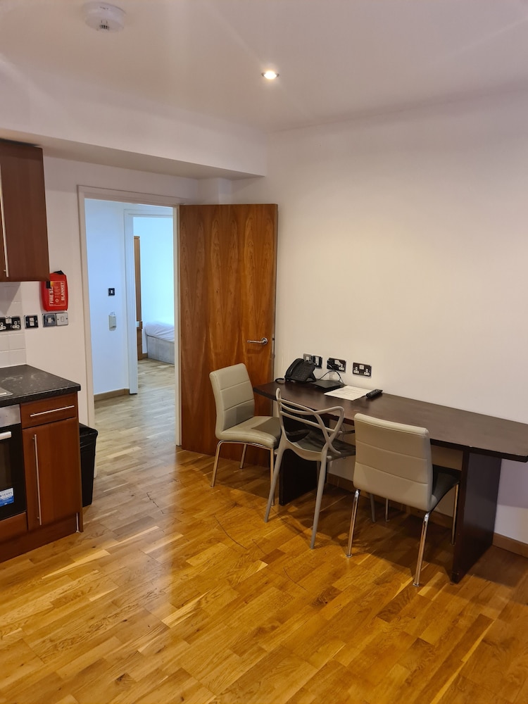 Roland House Apartments 44/54