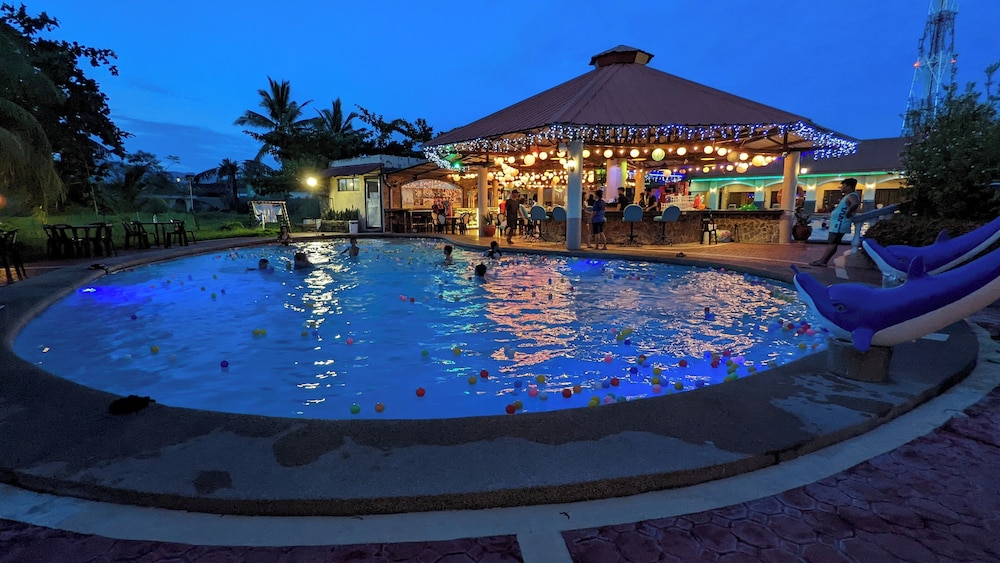 Subic Waterfront Resort & Hotel 4/55