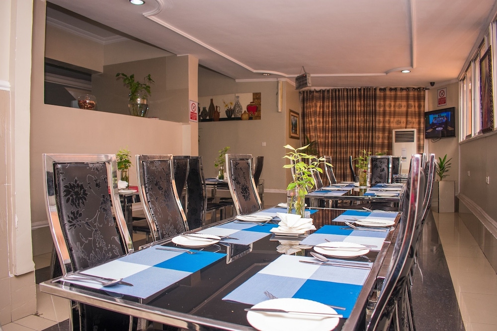 Primal Hotel GRA-Ikeja 36/50