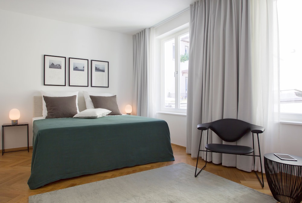 SUPERIOR, APARTMENT