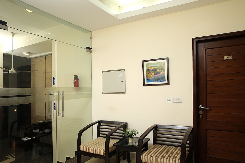 Ahuja Residency Parklane 36/50