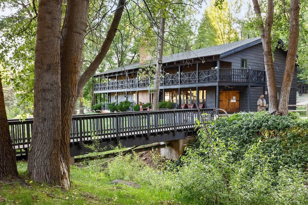 Greenhorn Ranch 20/23