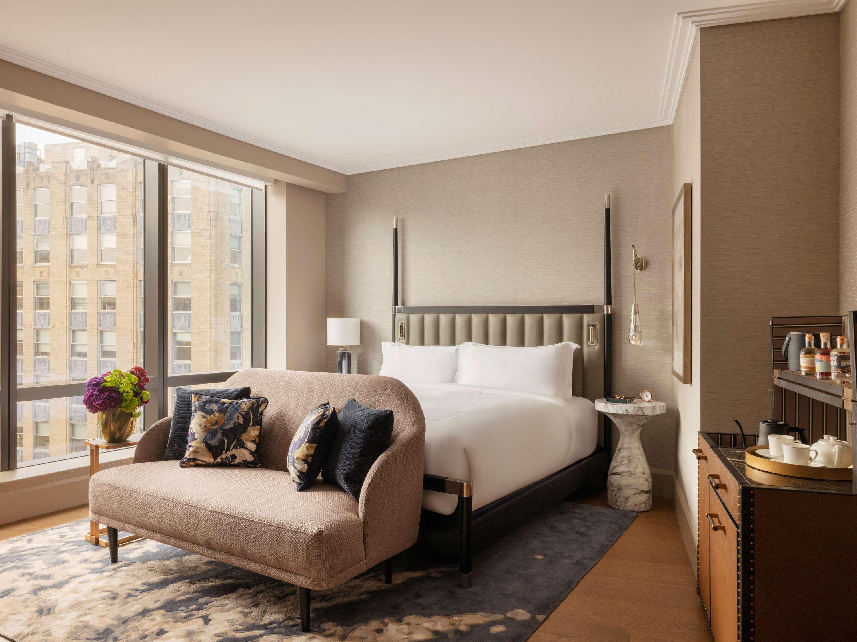 1 Bedroom, Emerald, Suite, King Bed, 1.5 Bathrooms, Butler, Living Area