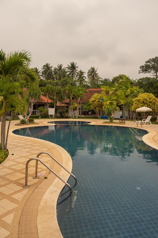 Sailom Resort Bangsaphan 34/55