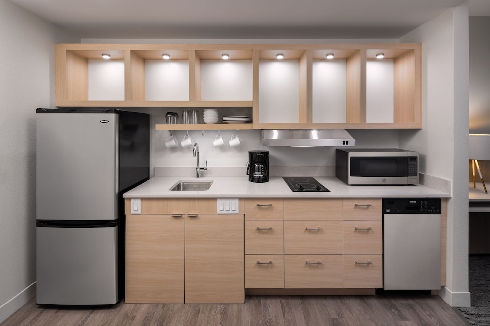 TownePlace Suites by Marriott West Kelowna 8/35