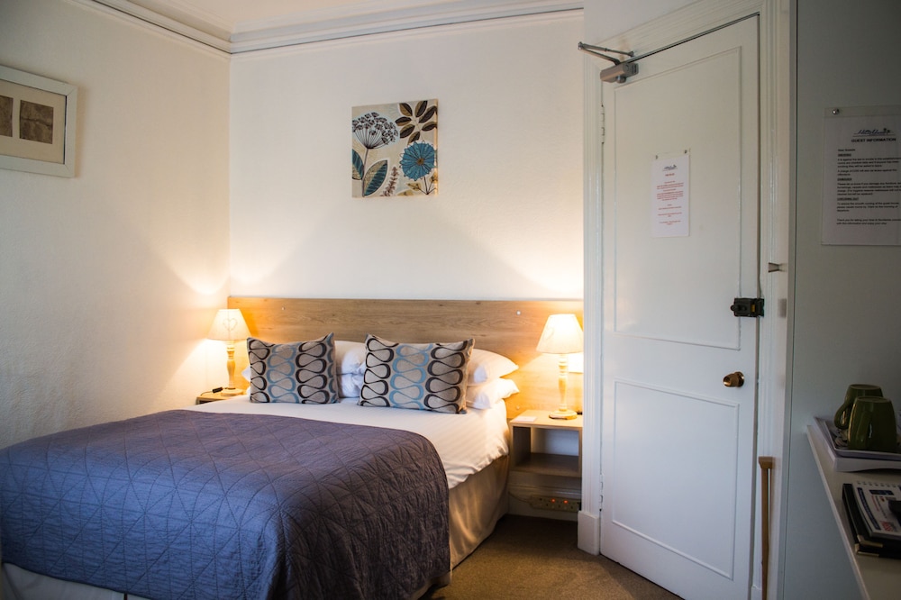 Hazeldene Guest House 8/38
