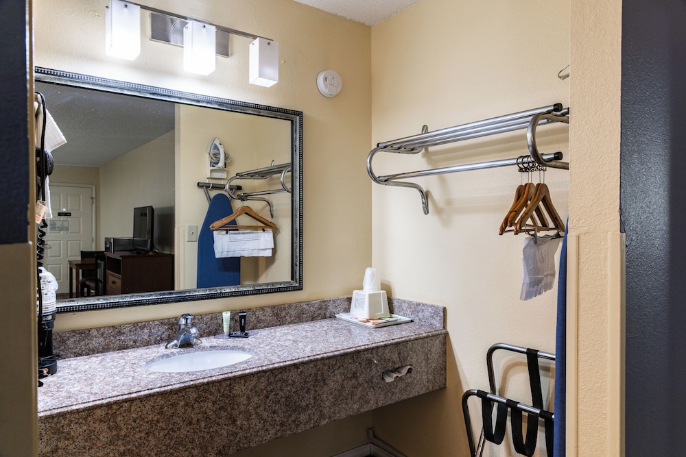 غرفة سيغنتشر بسريرين كوين، Hotel Boerne 9/9