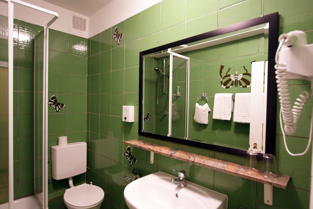 Bahn Hotel Dusseldorf 9/41
