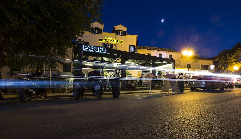 Hotel Pasike 3/77