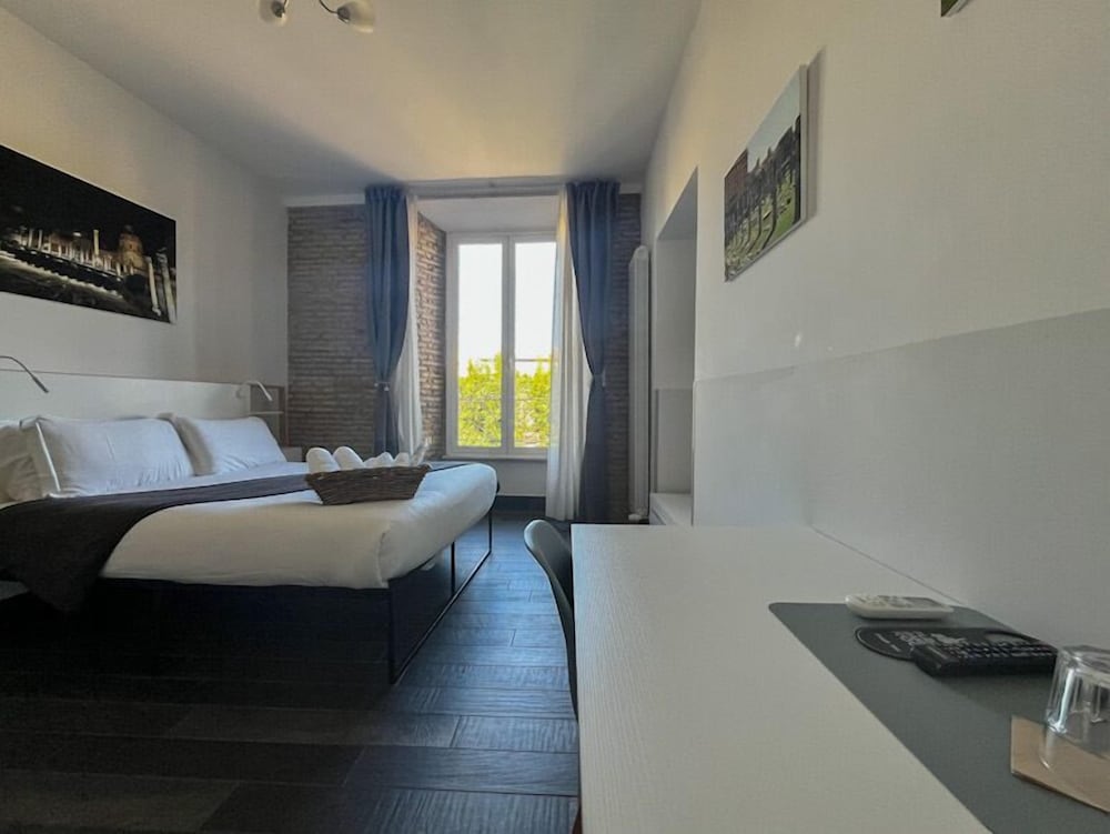 Arch Rome Suites 21/75