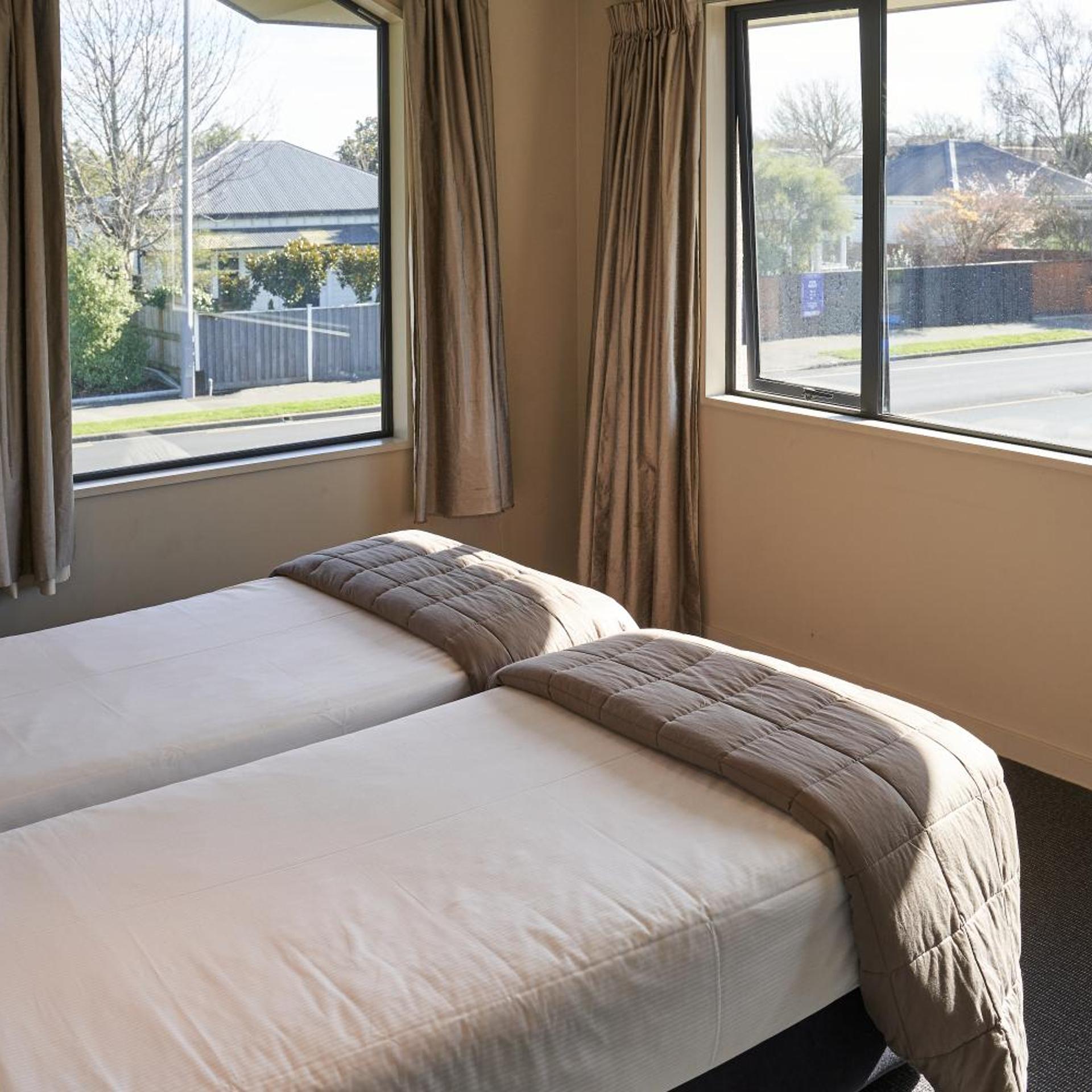 AZENA MOTEL 17/50