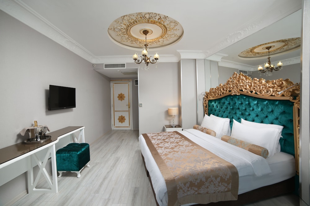 White Monarch Hotel 29/70