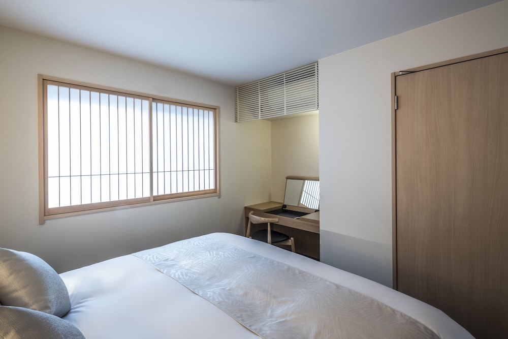 2 BEDROOMS, EXECUTIVE, SUITE
