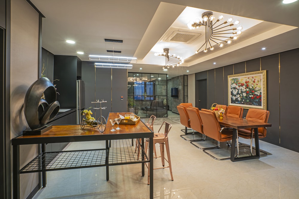 Embledon Hotel 50/72