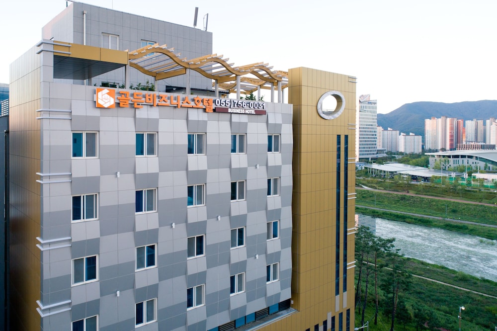 Golden Business Hotel 2/65