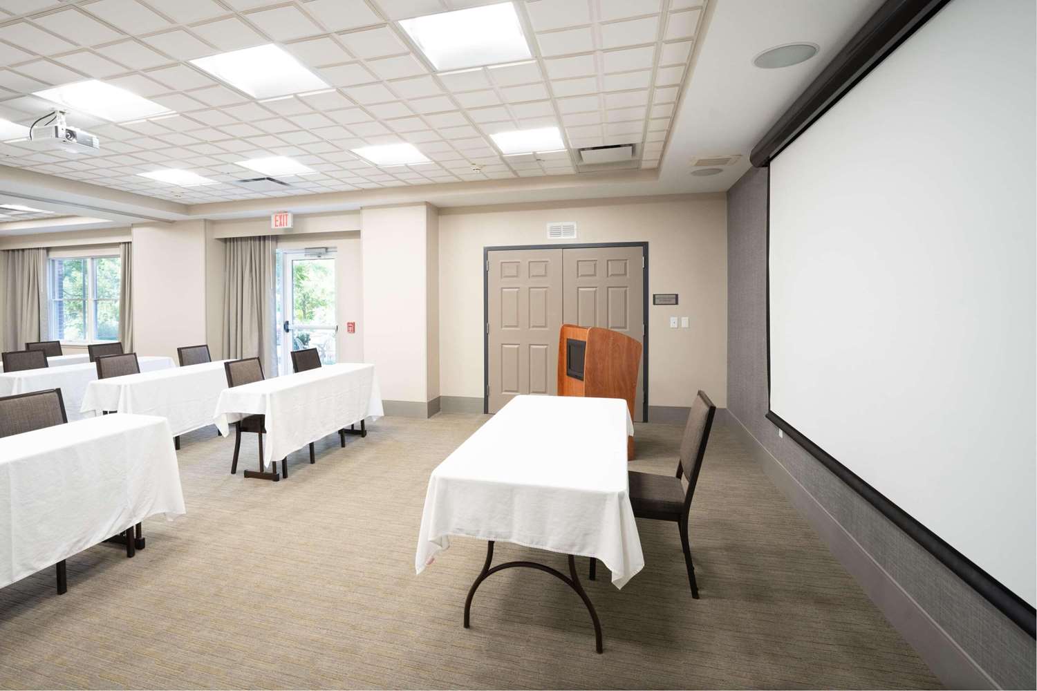 Country Inn and Suites by Radisson State College (Penn State Area), PA 11/28