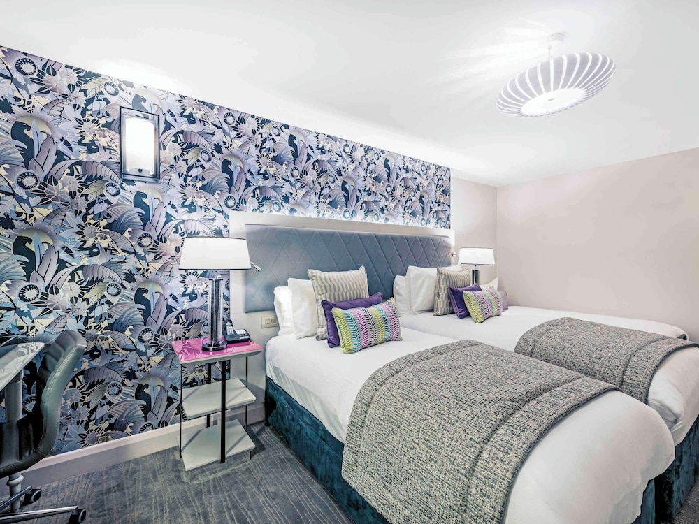 JUNIOR SUITE, KING BED, SOFA