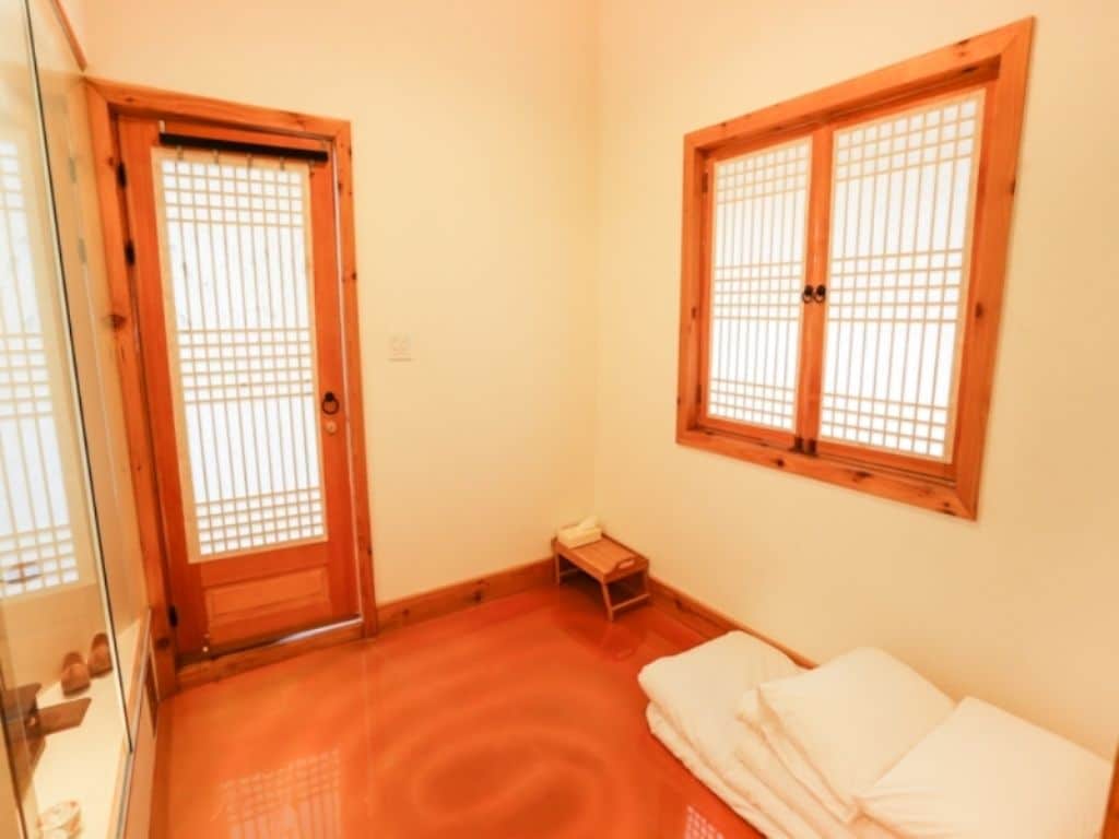 DELUXE, DOUBLE BED