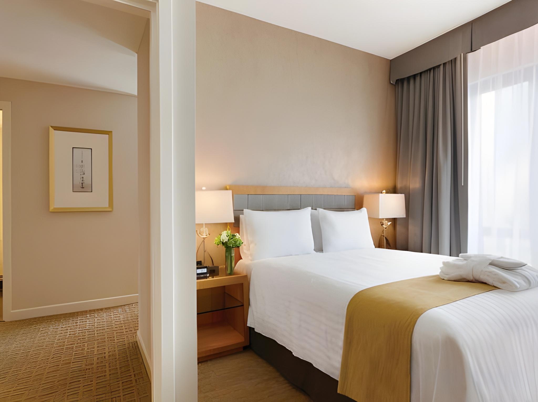 Decollete, Penthouse Suite