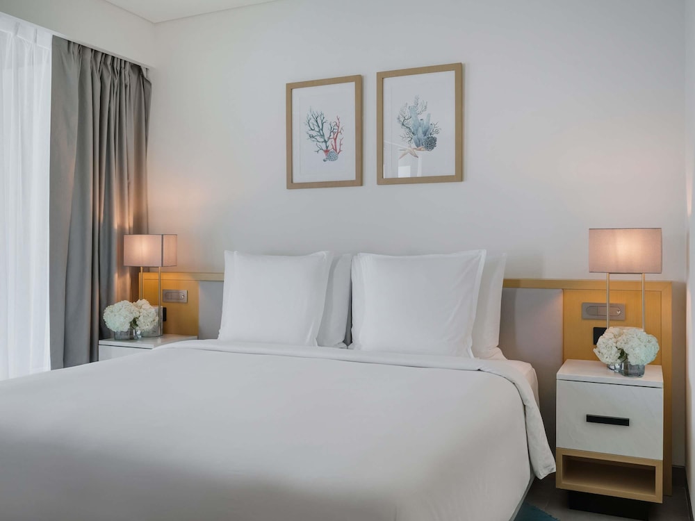 Suite, Double Bed, Beach View, Corner