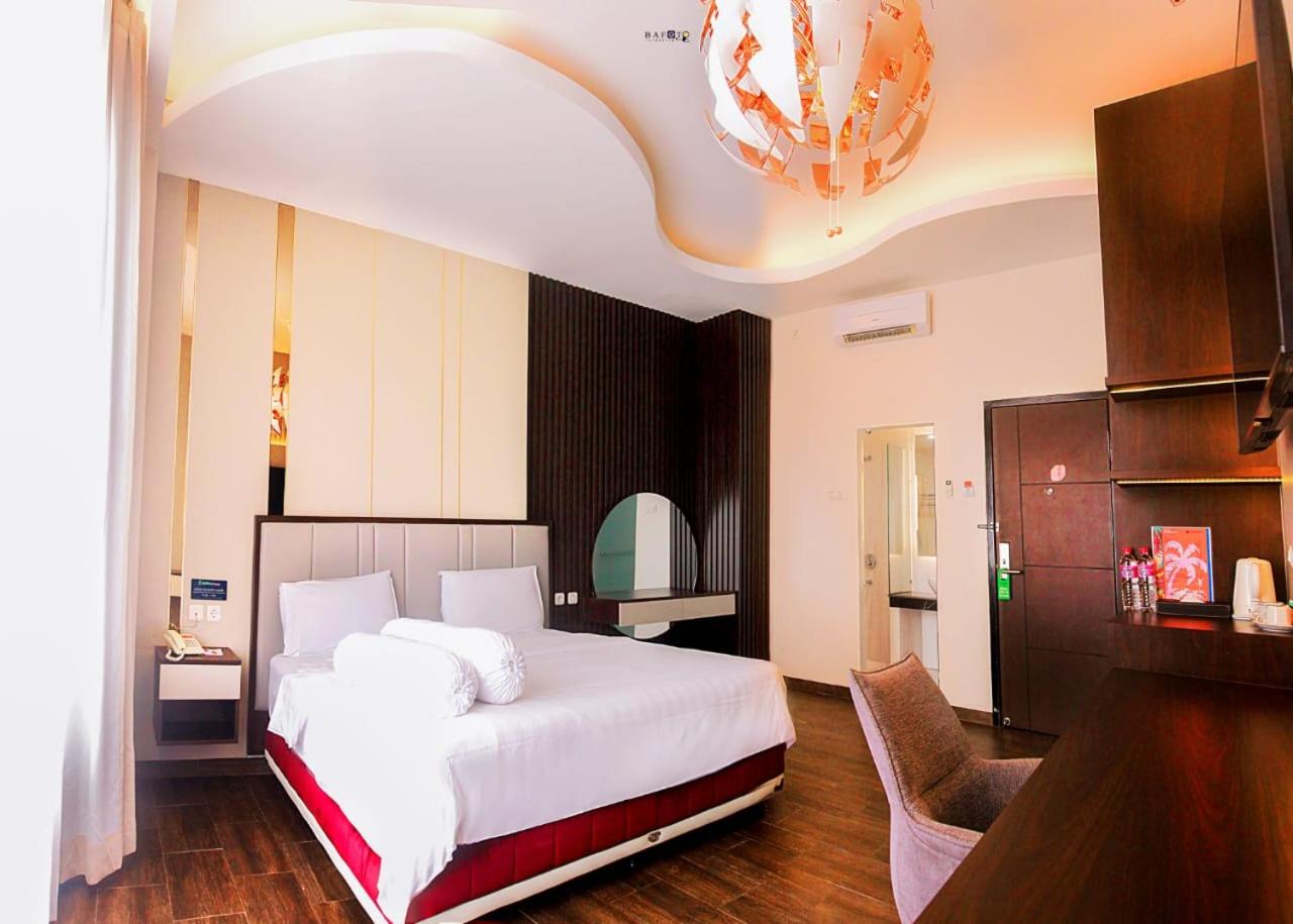 Emerald Hotel 29/42